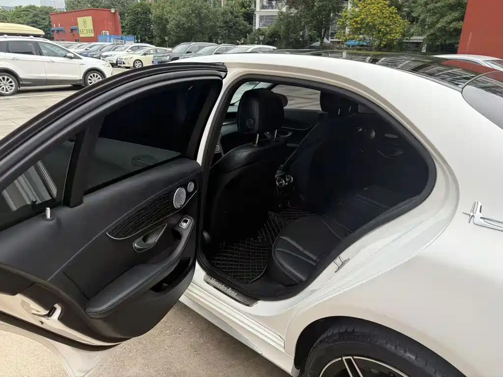 Mercedes-Benz C-Class — миниатюра 12