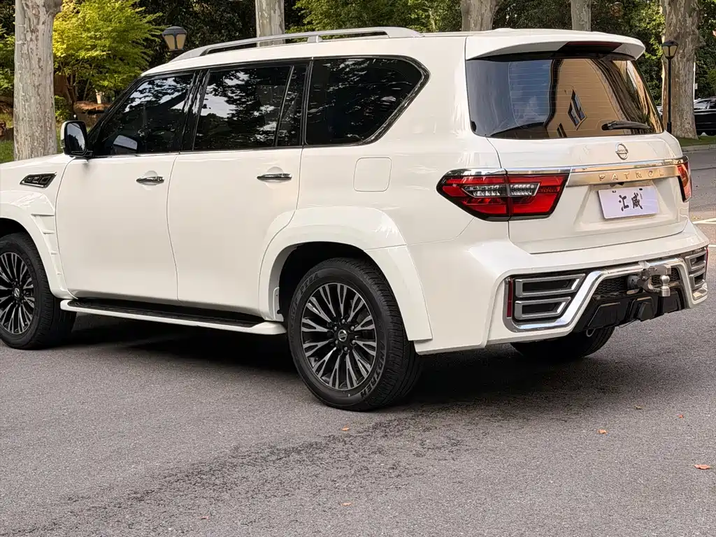 Nissan Patrol — миниатюра 7