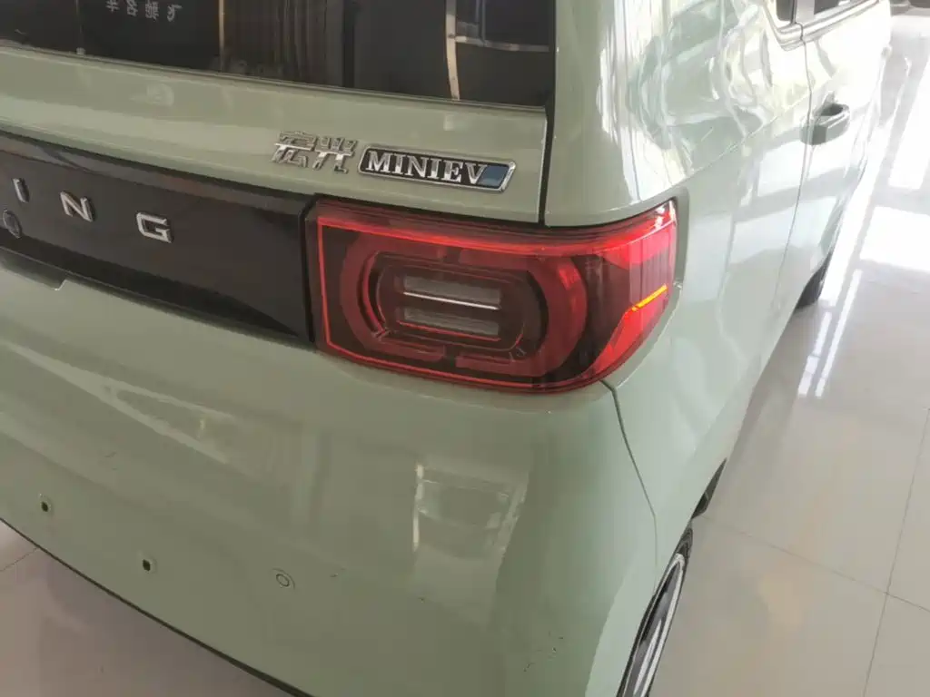 Wuling MINIEV — миниатюра 8