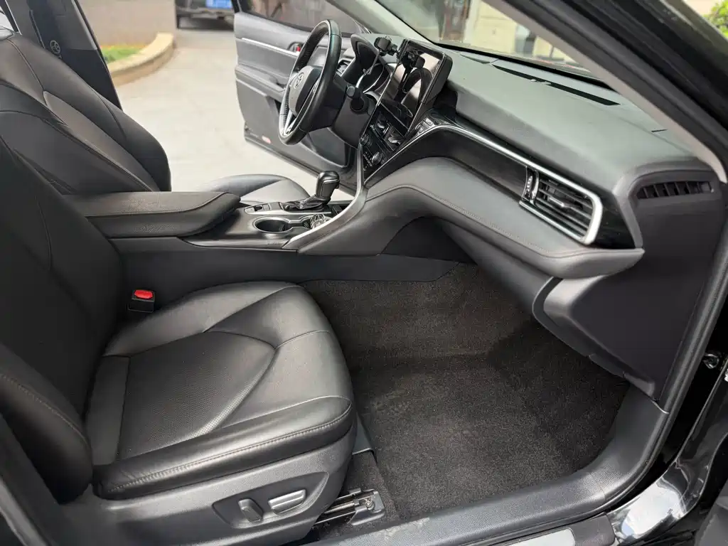 Toyota Camry — миниатюра 5