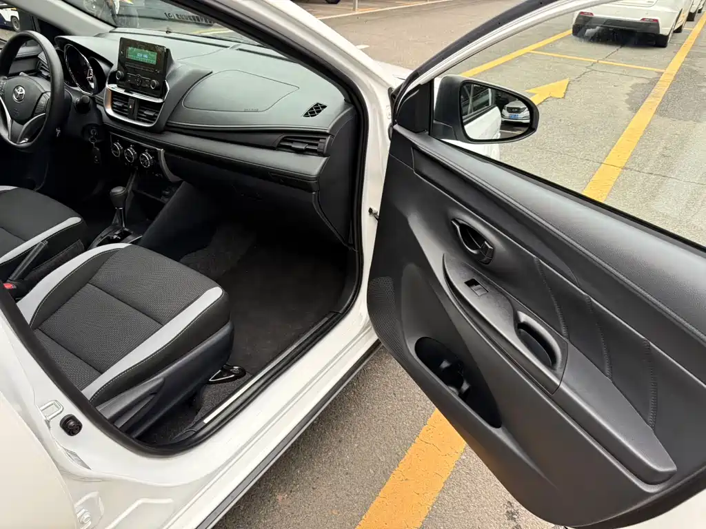 TOYOTA YARIS L ZHIXUAN