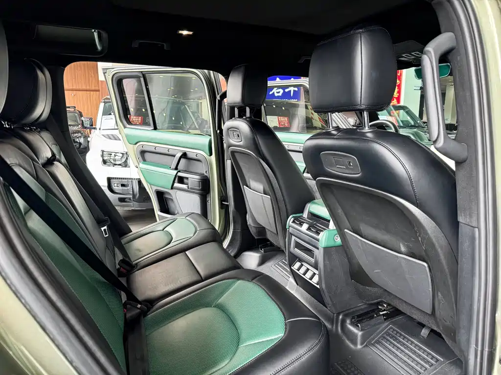 Land Rover Defender — миниатюра 8