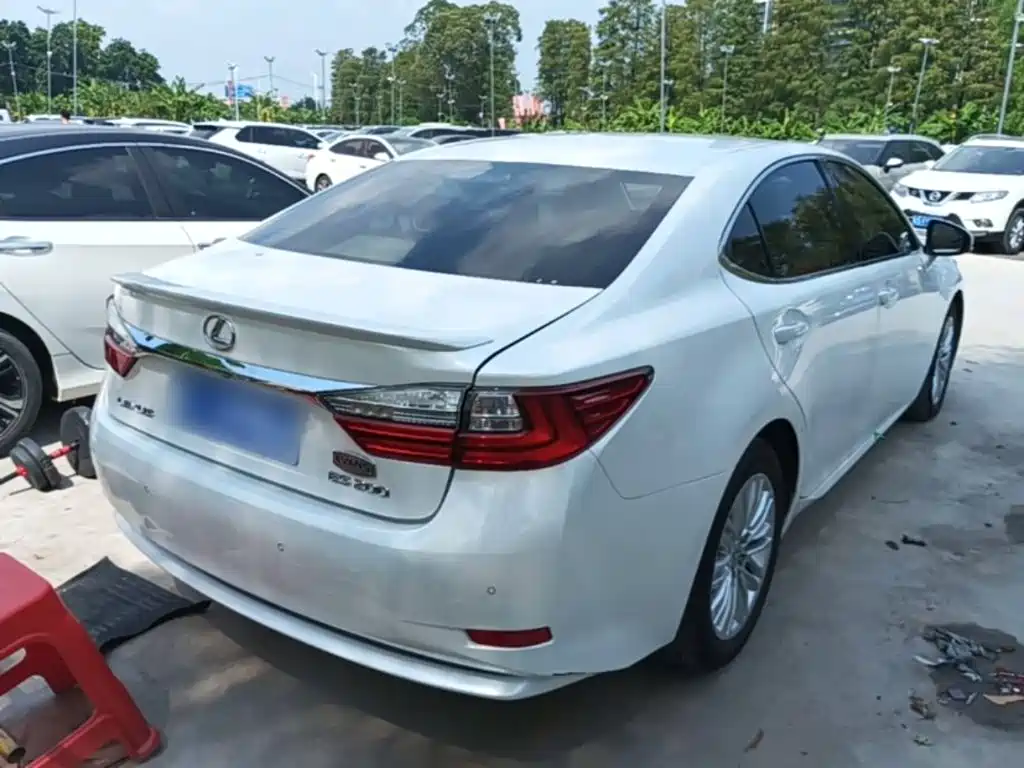 Lexus ES — миниатюра 7