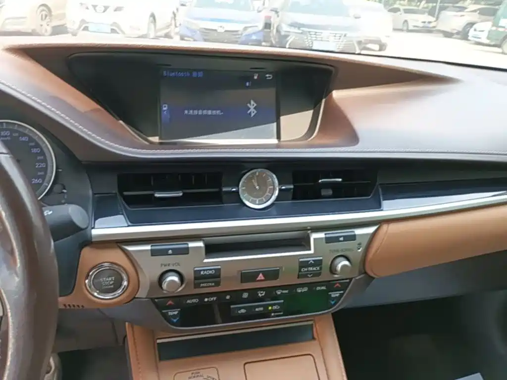 Lexus ES — миниатюра 13