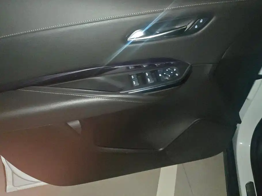 Cadillac XT4 — миниатюра 7
