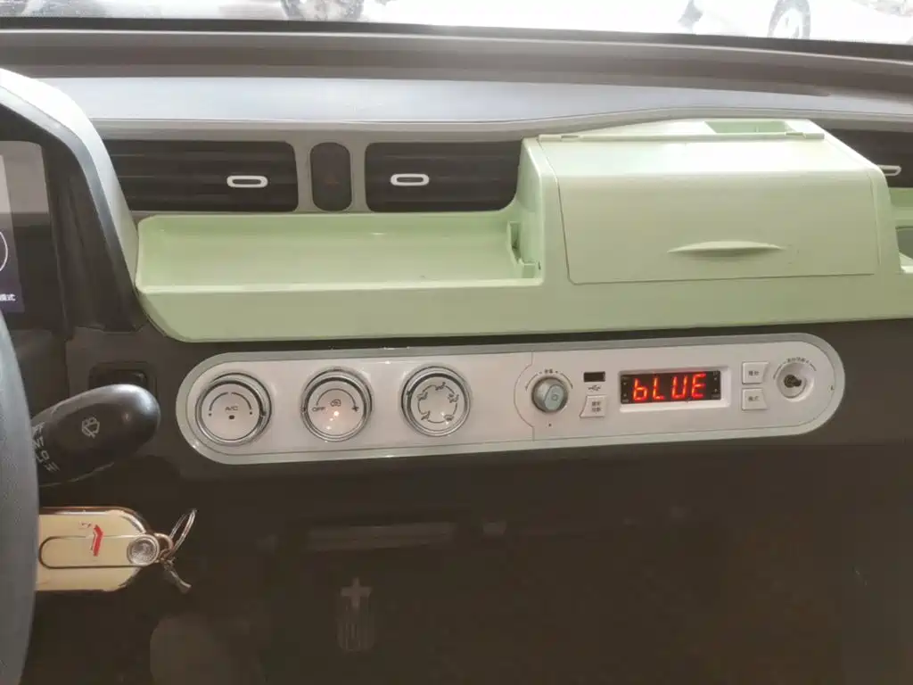 Wuling MINIEV — миниатюра 13