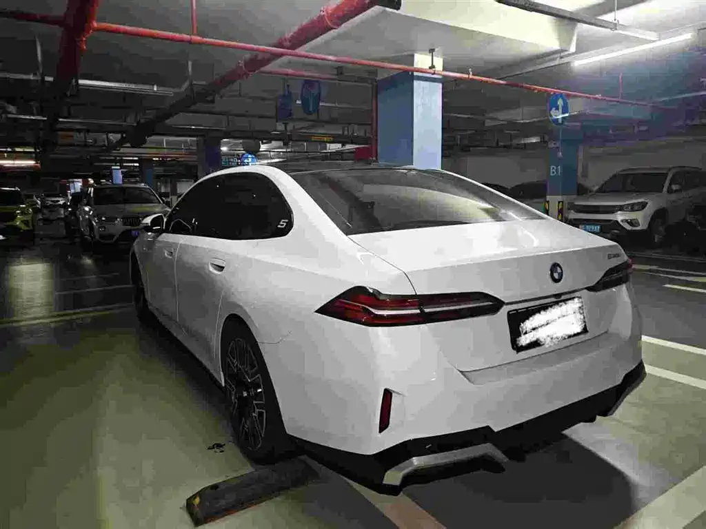 BMW 5 Series — миниатюра 7