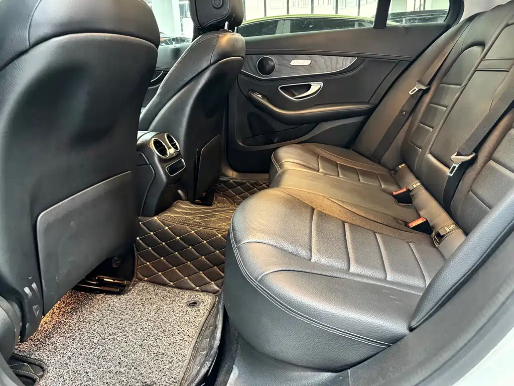 Mercedes-Benz C-Class — миниатюра 8