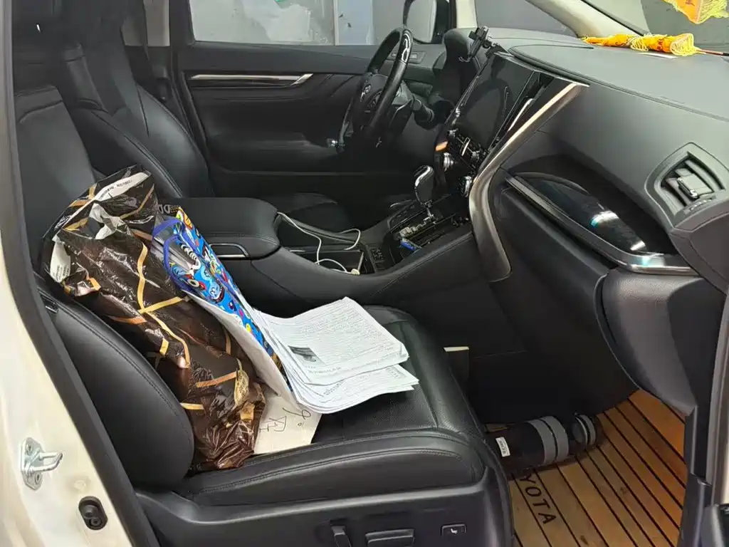 Toyota Vellfire 2023 2.5L HV Luxury
