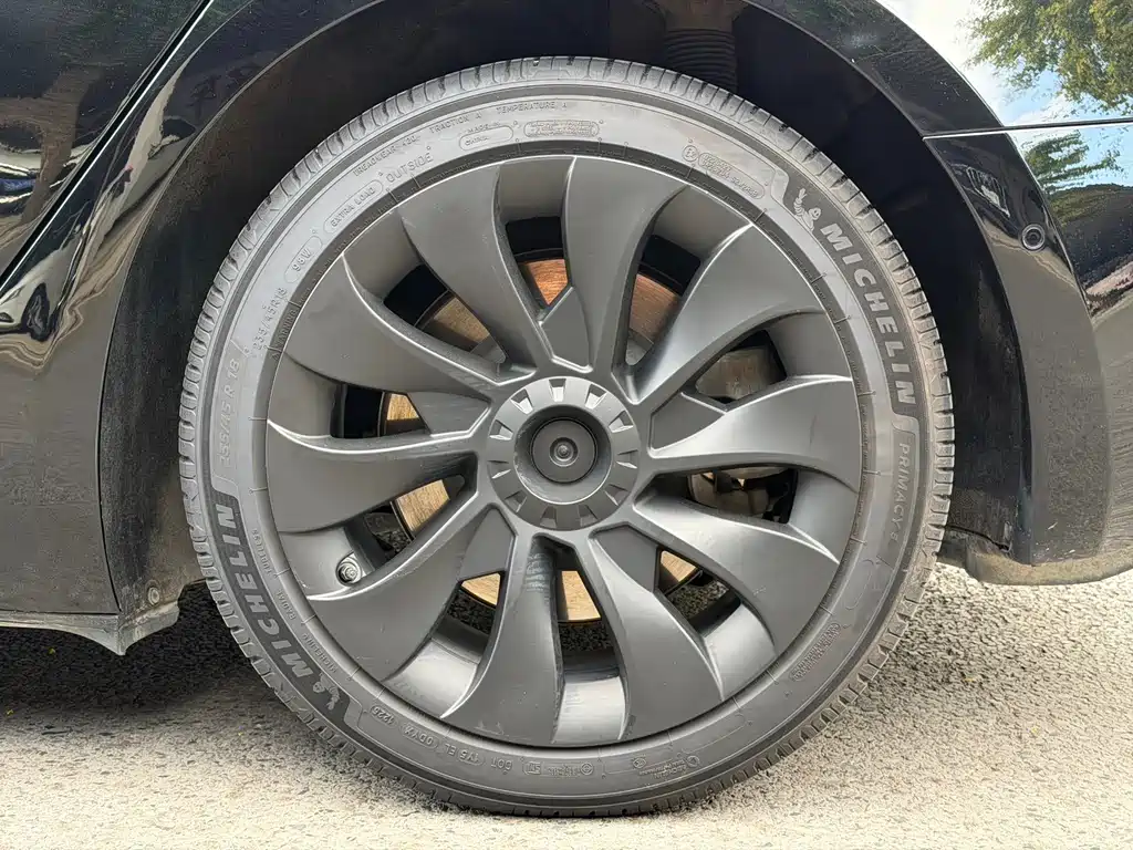 Tesla Model 3 — миниатюра 4