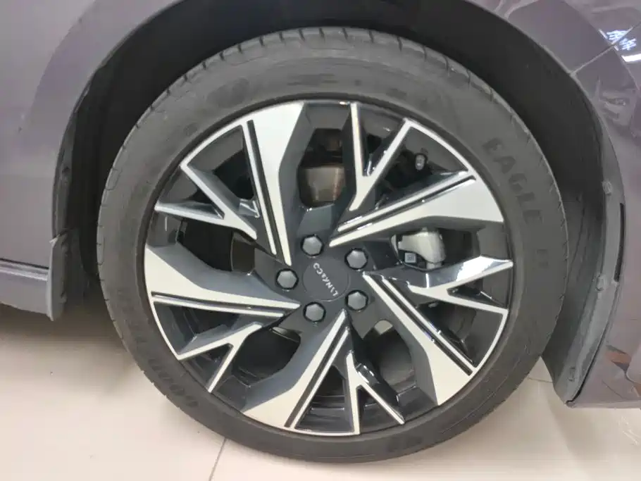 Lynk & Co 03 — миниатюра 6