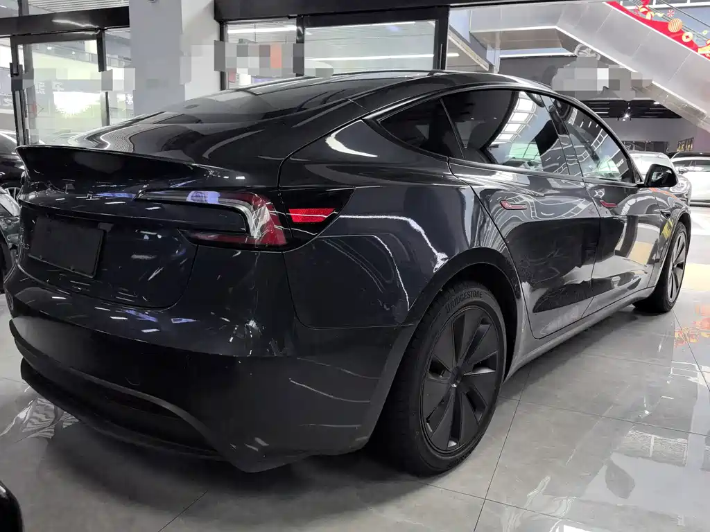 Tesla Model 3 — миниатюра 18