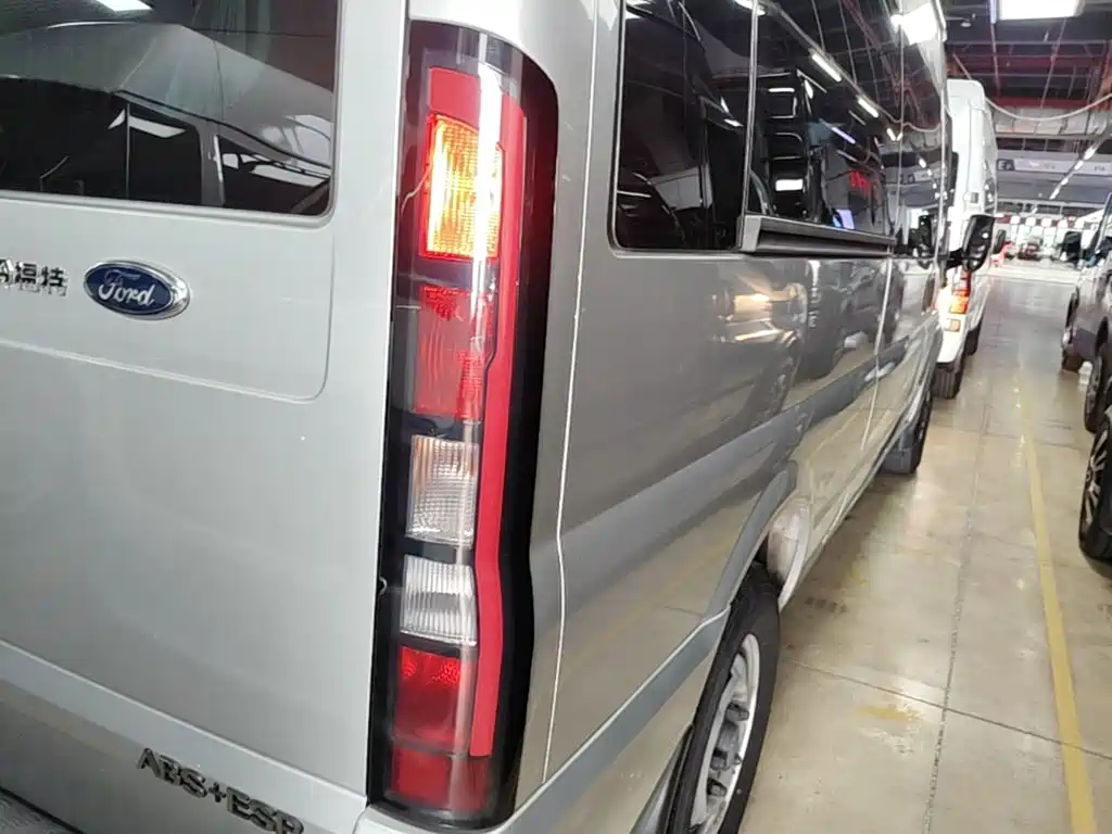 Ford Transit Custom — миниатюра 8