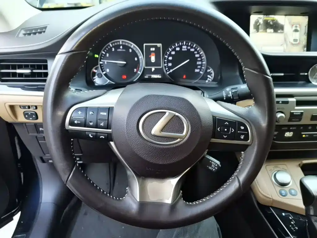 Lexus ES — миниатюра 11