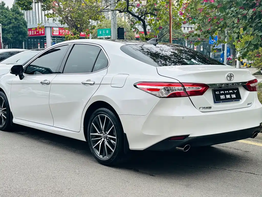 TOYOTA CAMRY