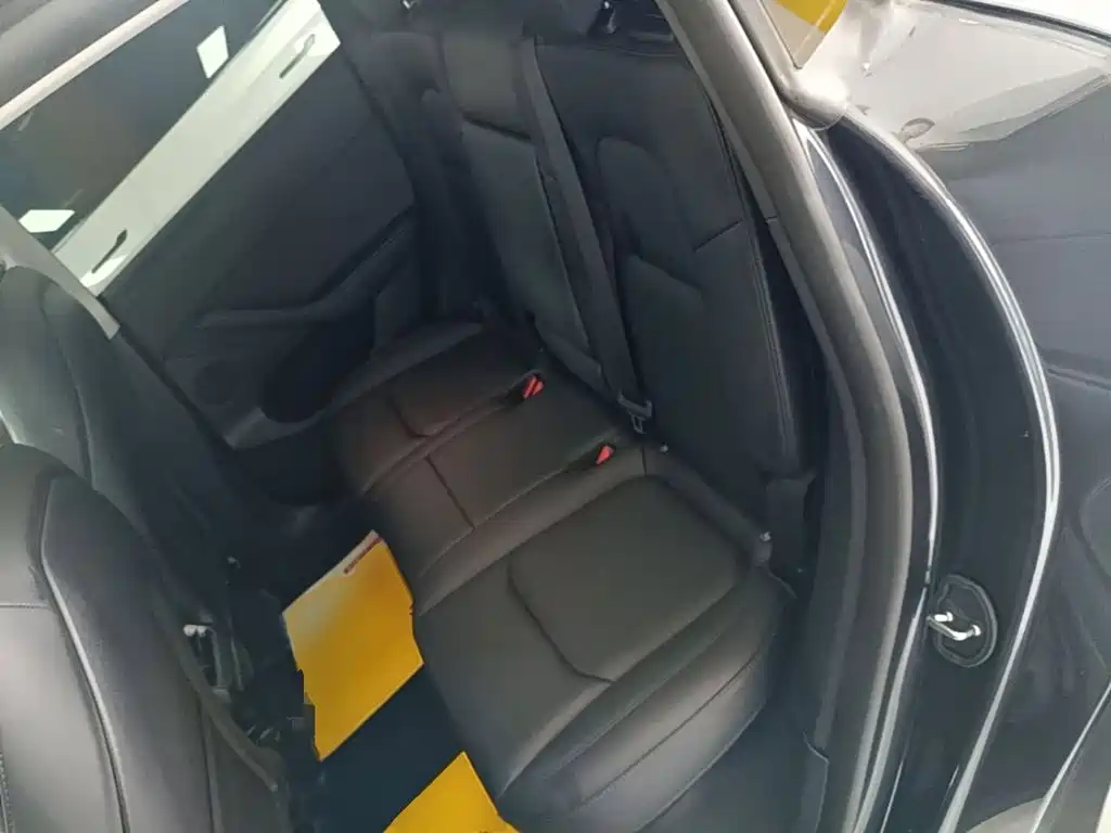Tesla Model Y — миниатюра 17