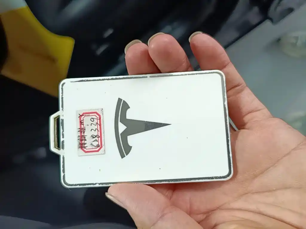 Tesla Model Y — миниатюра 9
