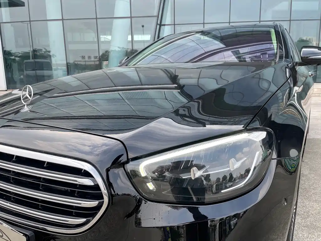 Mercedes-Benz E-Class — миниатюра 2