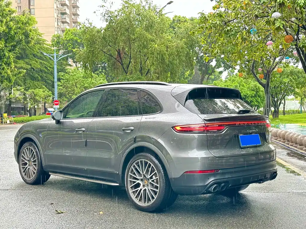 Porsche Cayenne — миниатюра 4