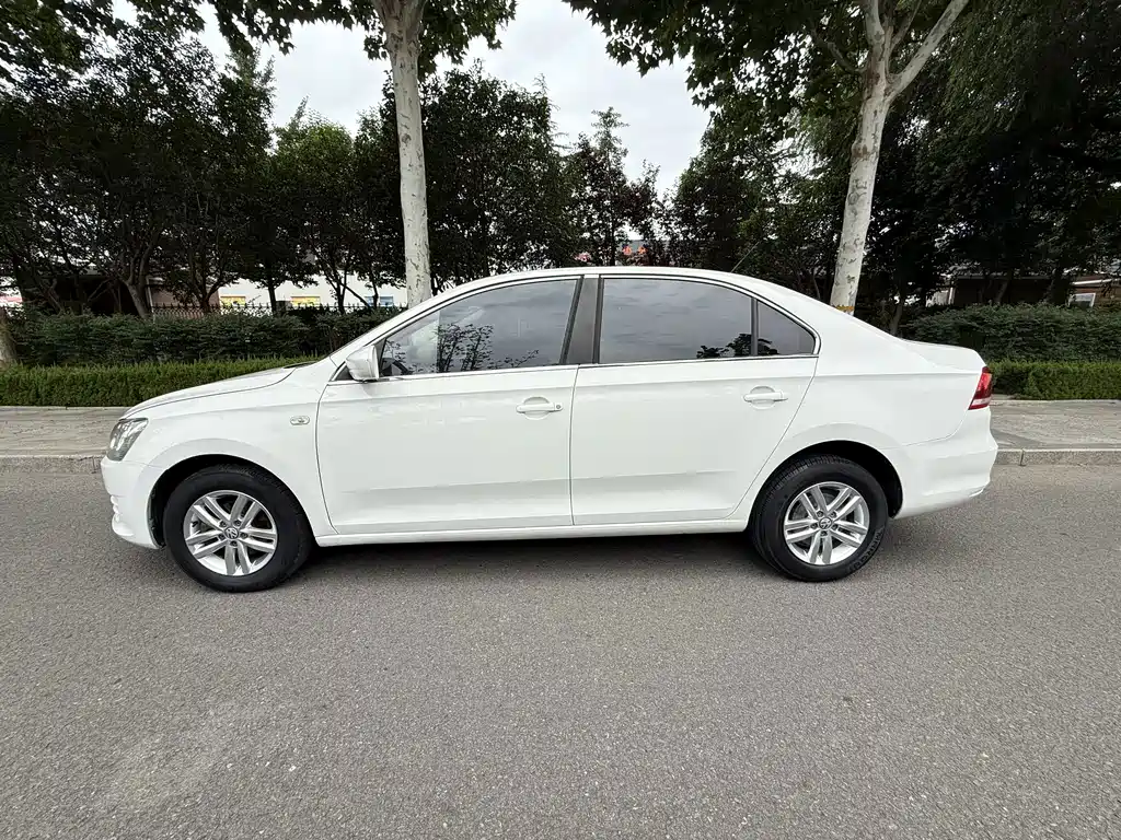 Volkswagen Santana — миниатюра 3