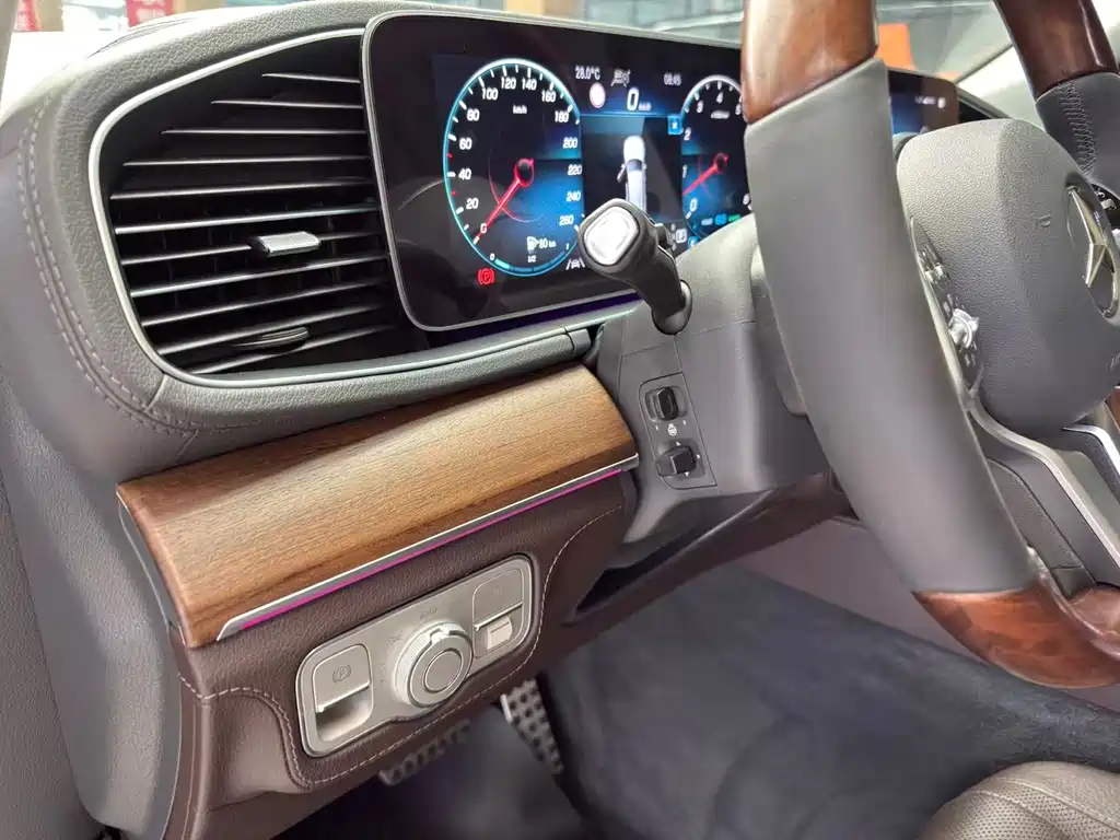 Mercedes-Benz GLS — миниатюра 10