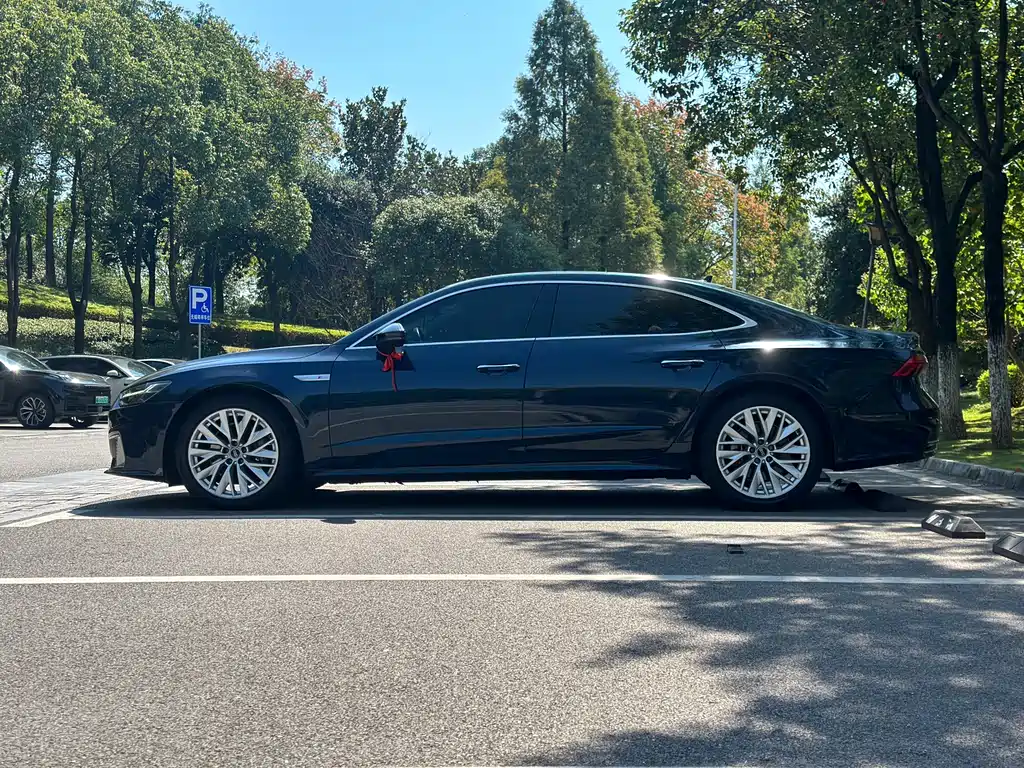 Audi A7L — миниатюра 5