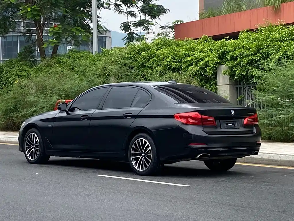 BMW 5 Series — миниатюра 5