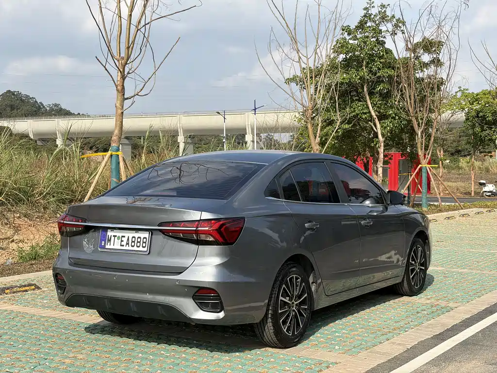 ROEWE I5