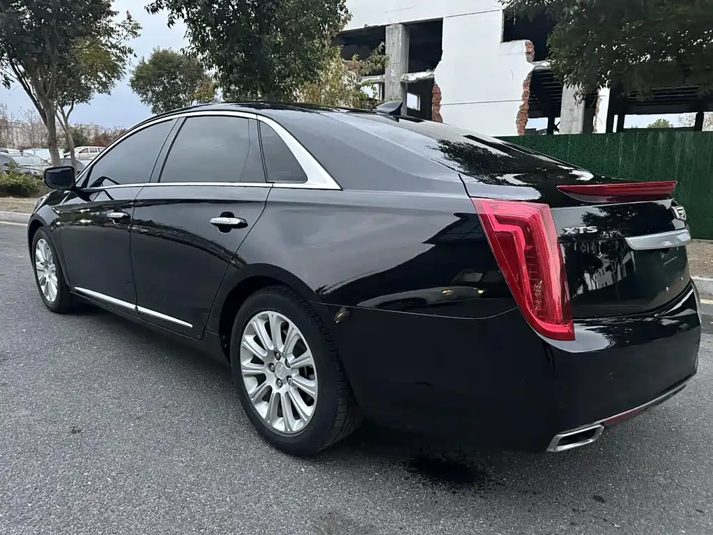 CADILLAC XTS