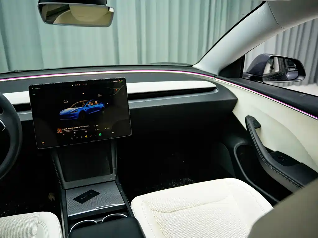Tesla Model 3 — миниатюра 7
