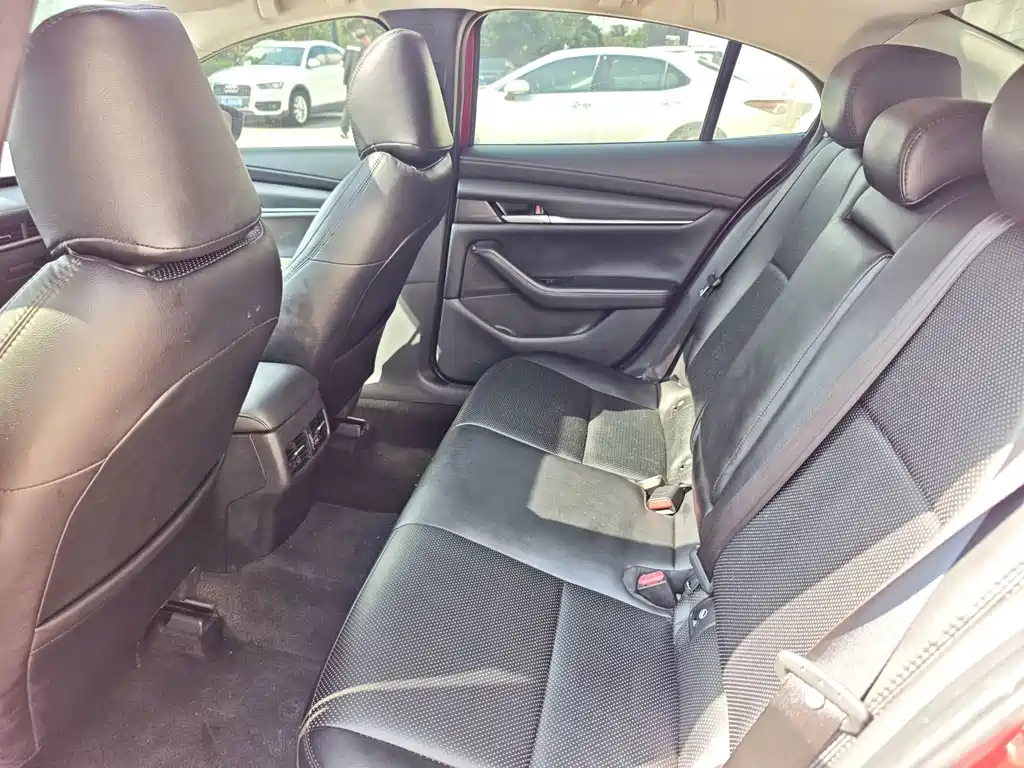 Mazda 3 Axela — миниатюра 9