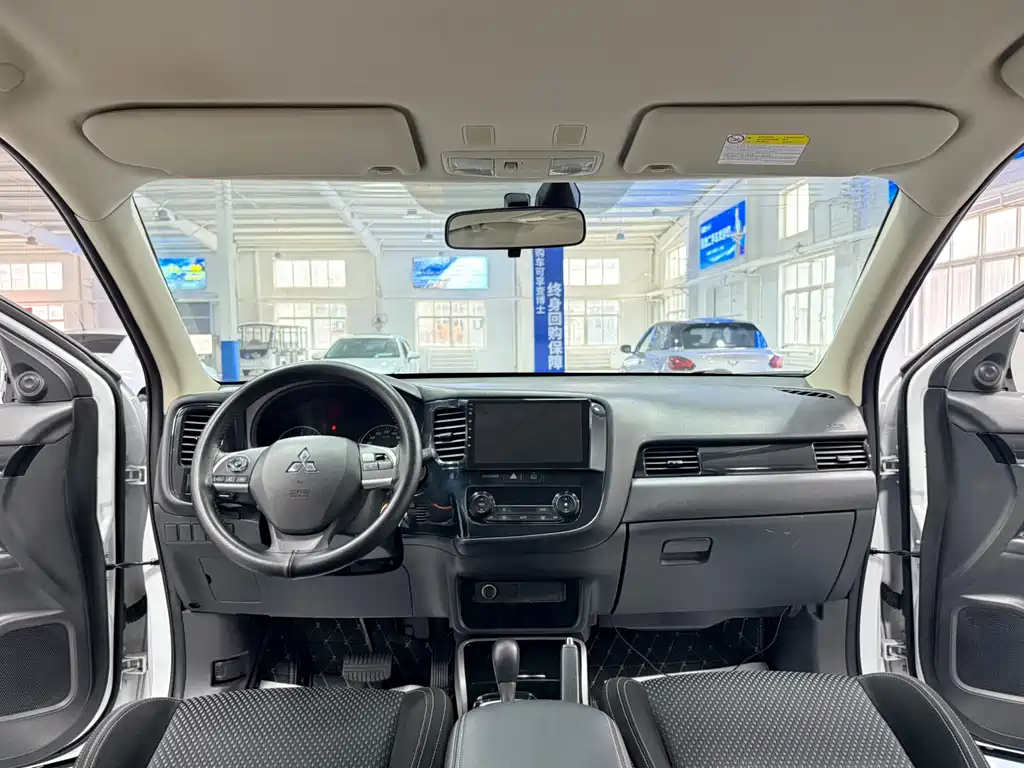 MITSUBISHI OUTLANDER