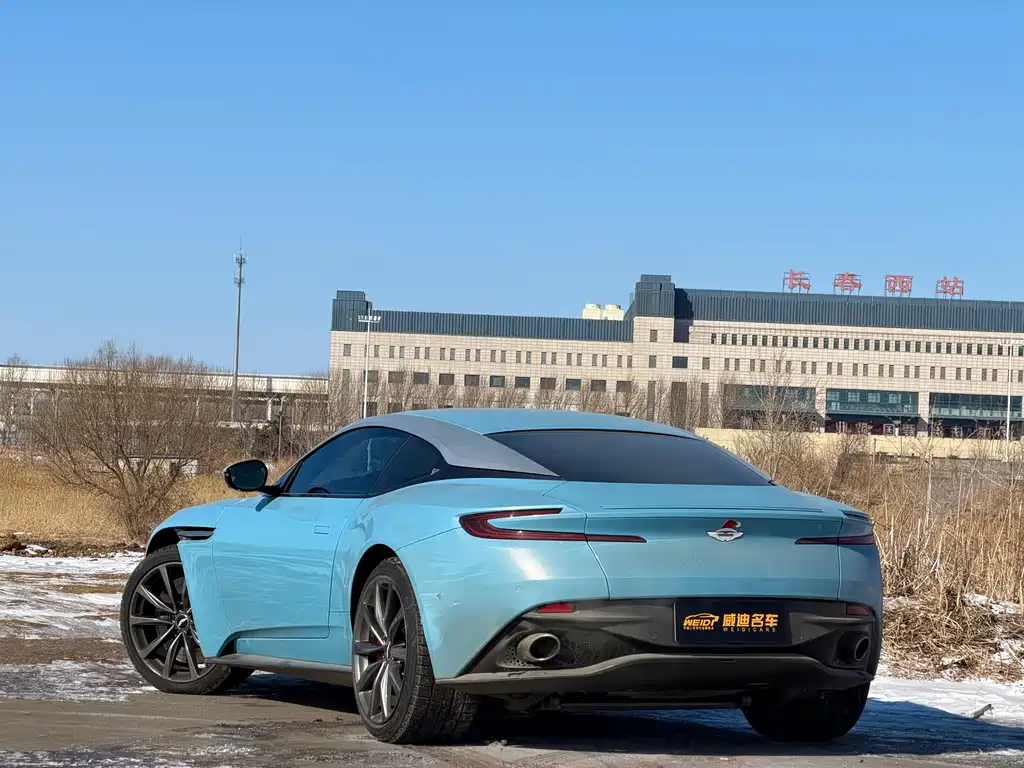 ASTON MARTIN DB11