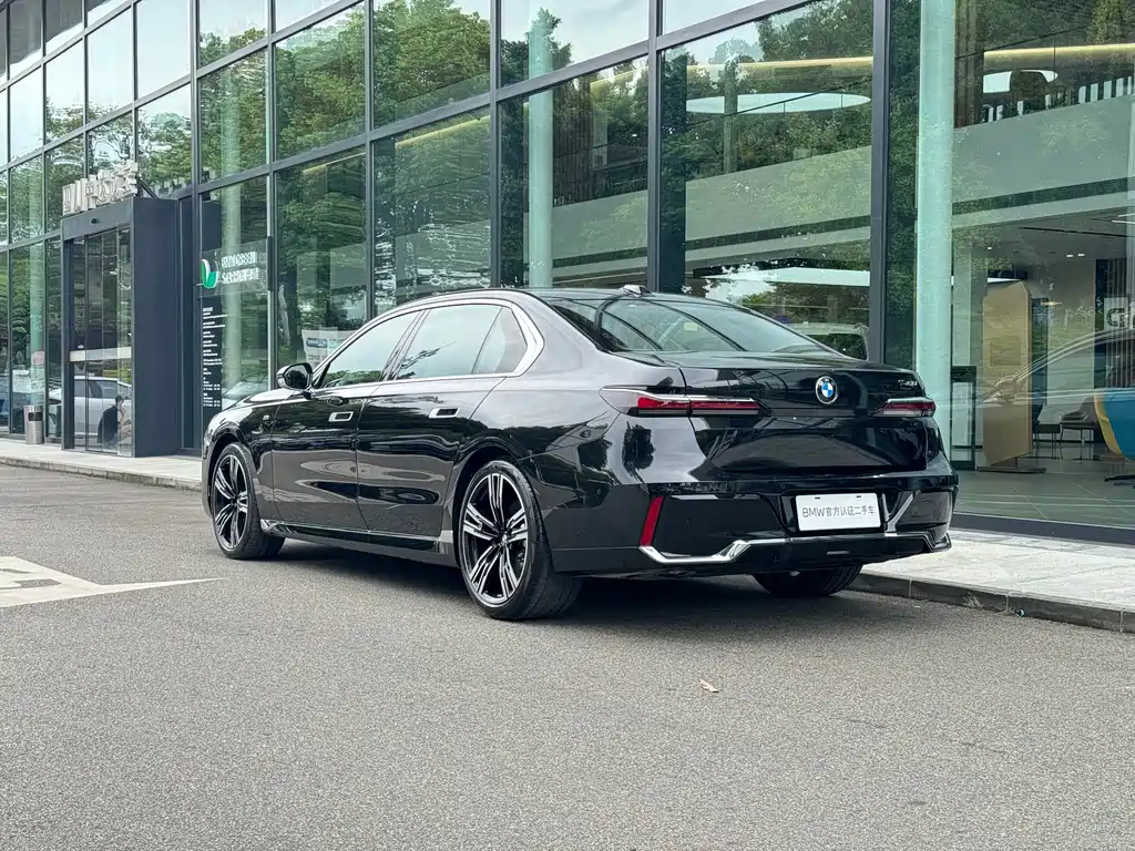 BMW 7 Series — миниатюра 5