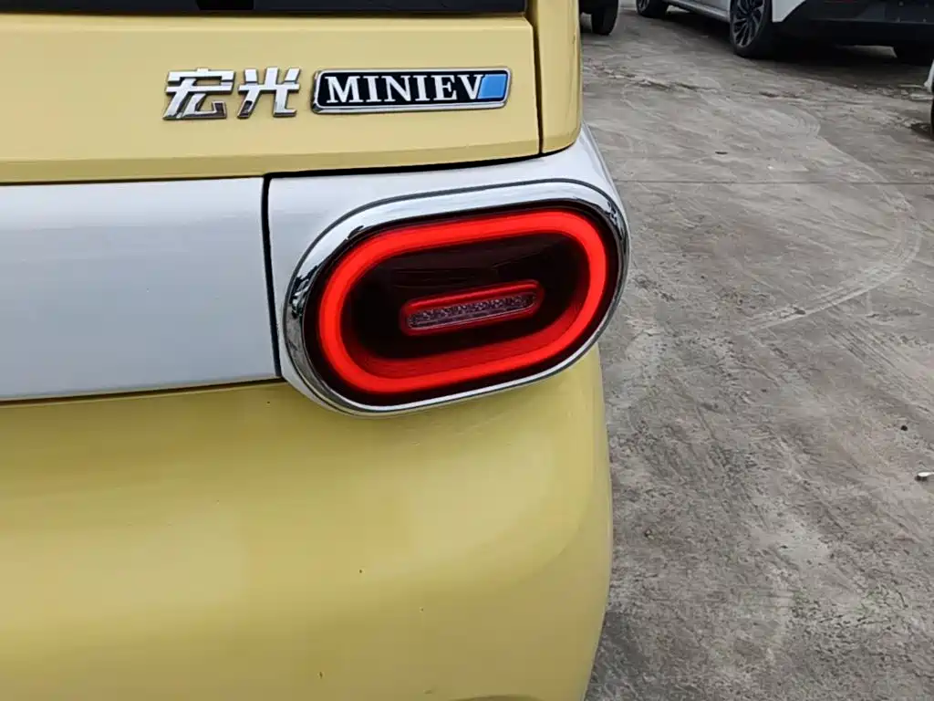 Wuling MINIEV — миниатюра 8