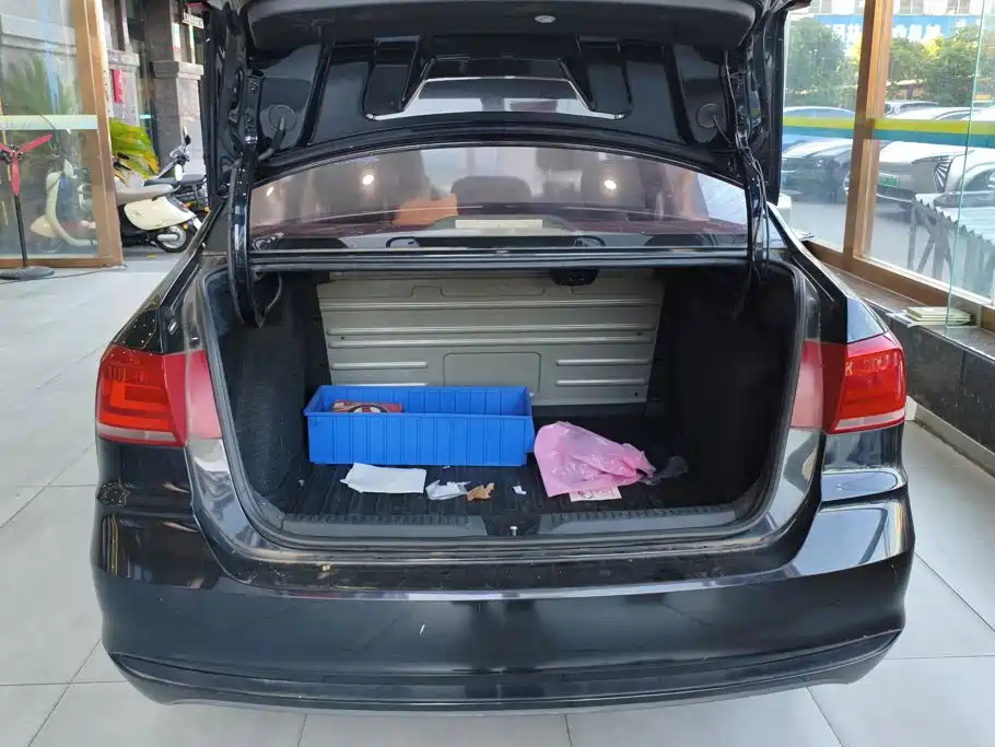Volkswagen Santana — миниатюра 4