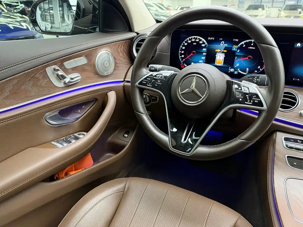 Mercedes-Benz E-Class — миниатюра 6