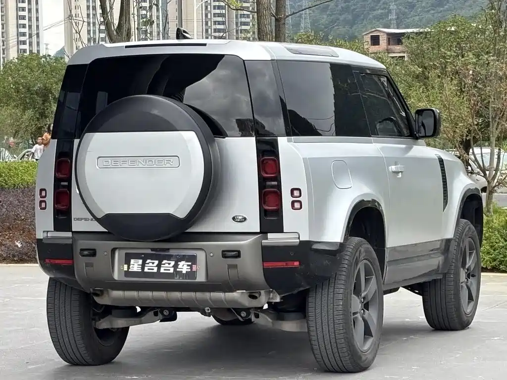 LAND ROVER DEFENDER