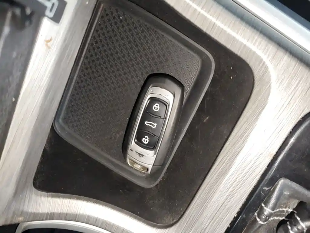 Geely Vision X3 — миниатюра 9
