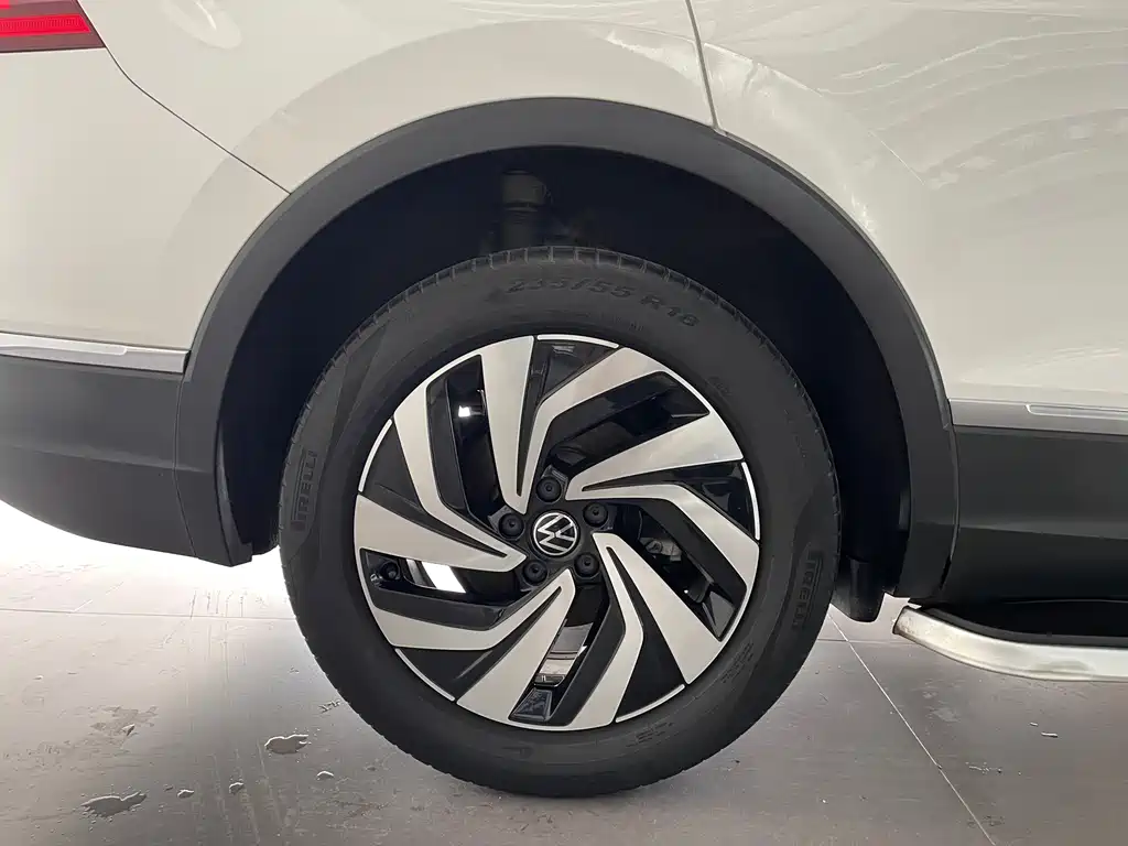 Volkswagen Tiguan L — миниатюра 10