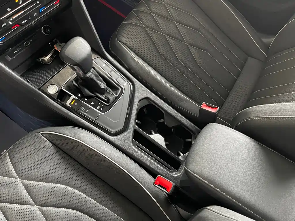 Volkswagen Tiguan L — миниатюра 16