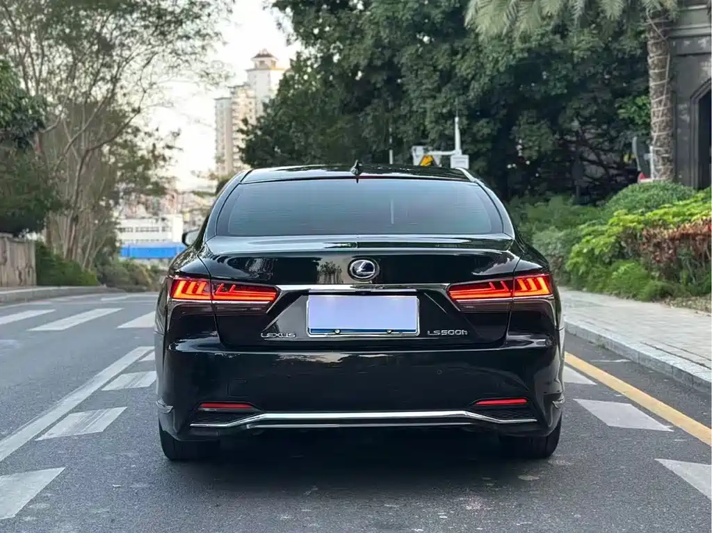 Lexus LS — миниатюра 16