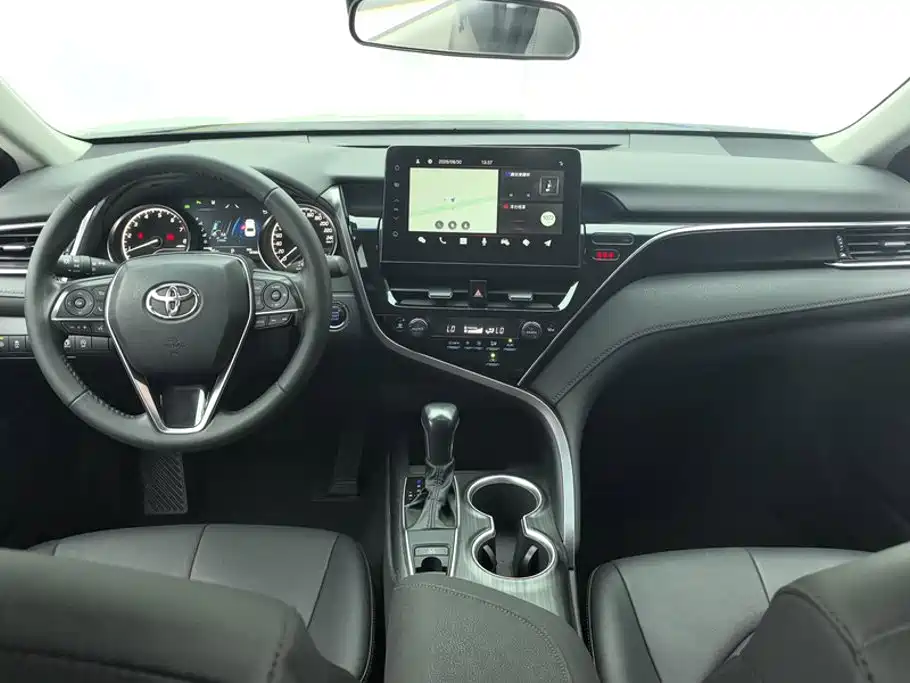Toyota Camry — миниатюра 12