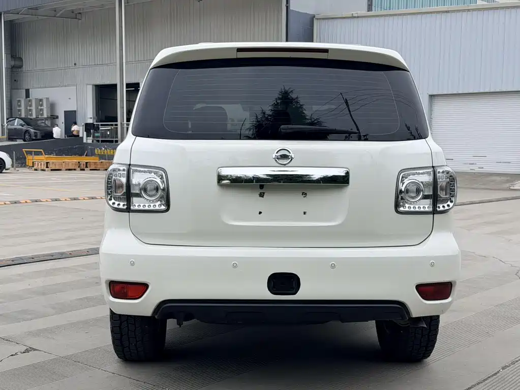 Nissan Patrol — миниатюра 15