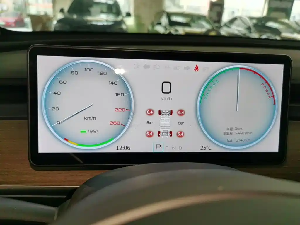 Tesla Model Y — миниатюра 12