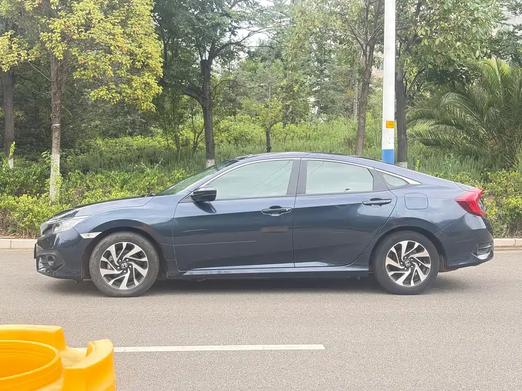 Honda Civic — миниатюра 3