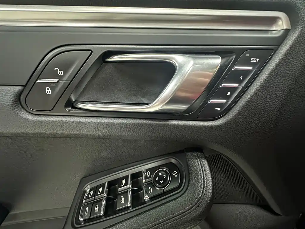 Porsche Macan — миниатюра 8