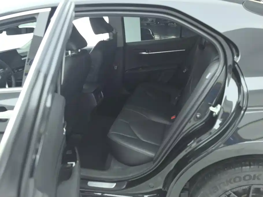 Toyota Camry — миниатюра 11