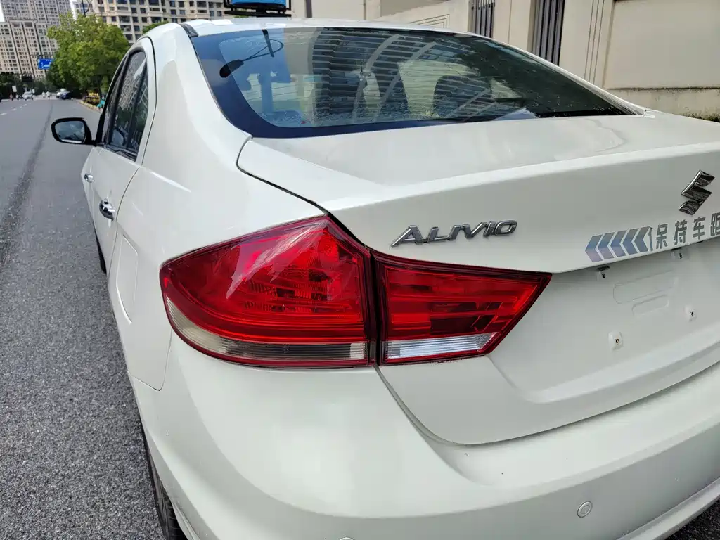 Suzuki Alivio — миниатюра 8