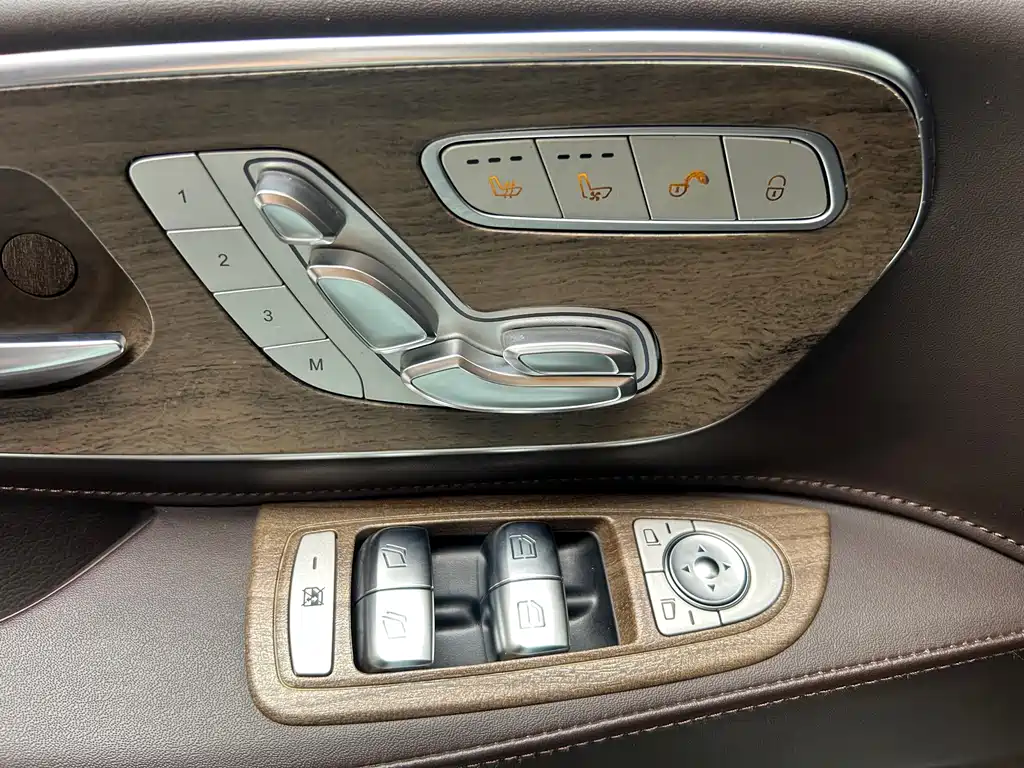Mercedes-Benz Vito 2023 2.0T 7 мест